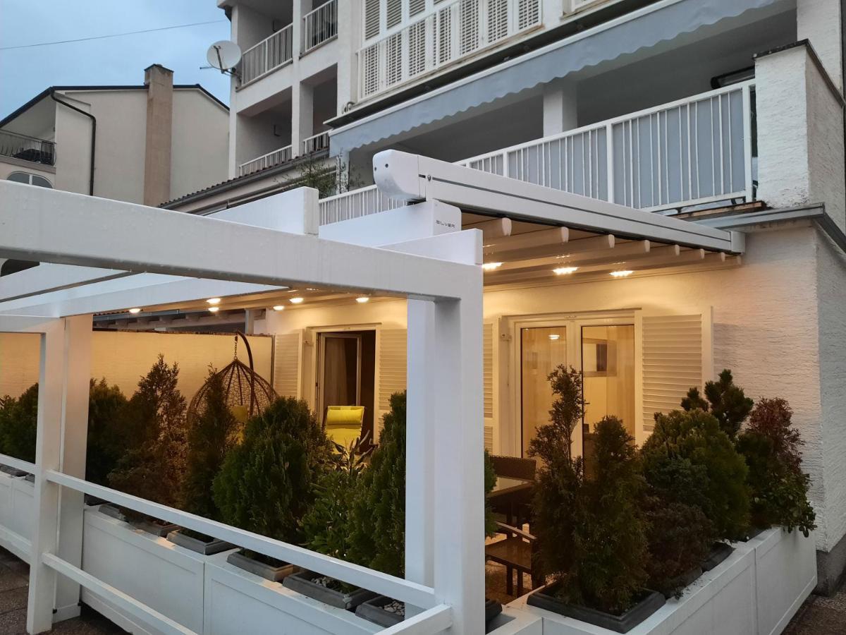 Casa Bianca Apartman Dramalj Exterior foto